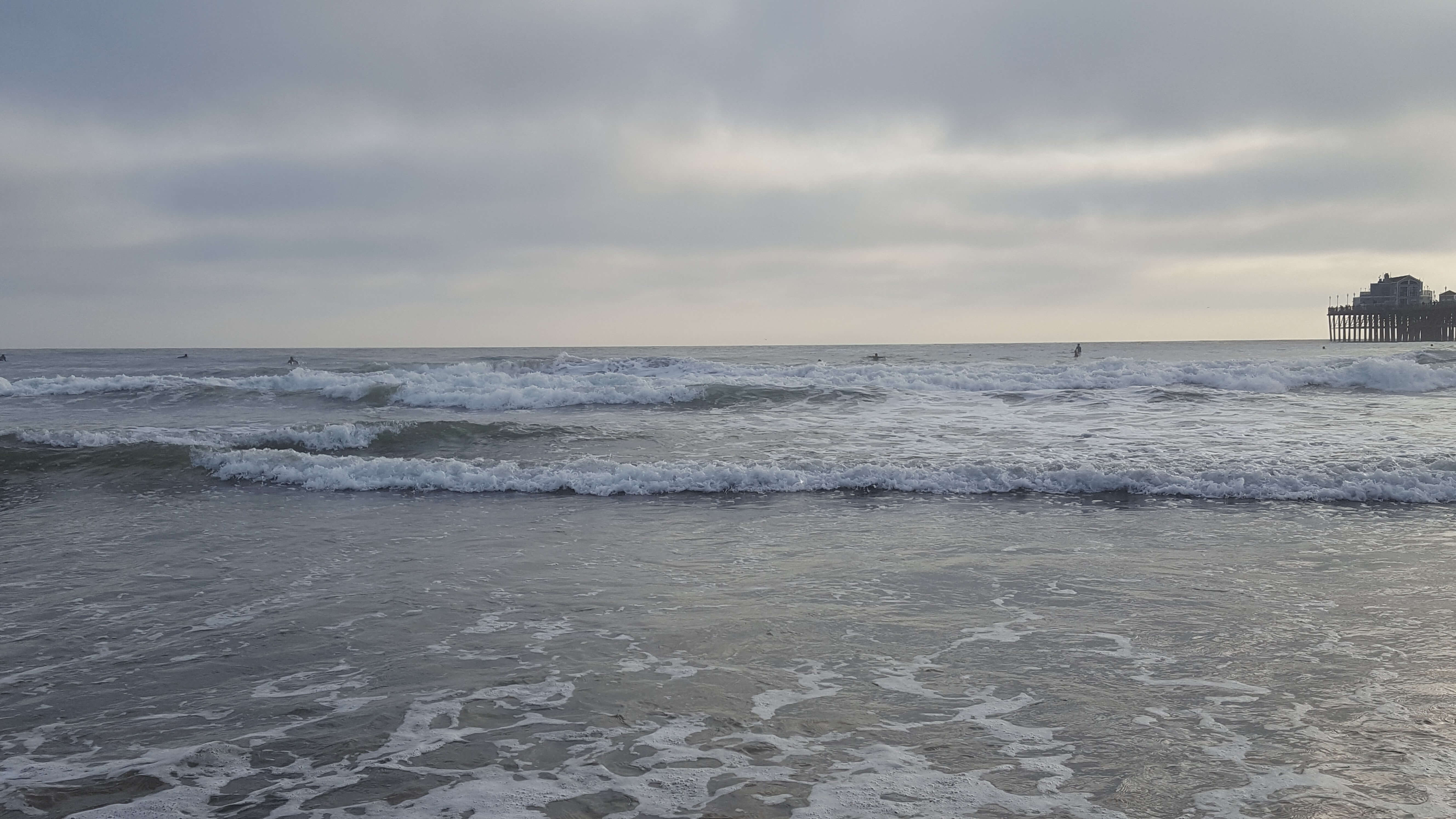 Waves coming in at Oceanside Pier