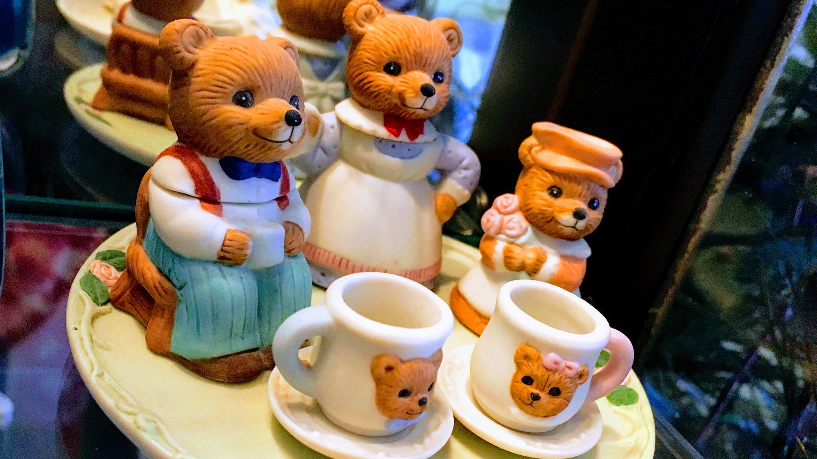 A "bear" tea set