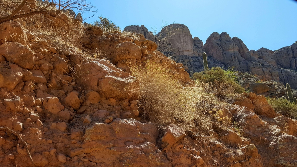 Scenery along the Apache Trail route