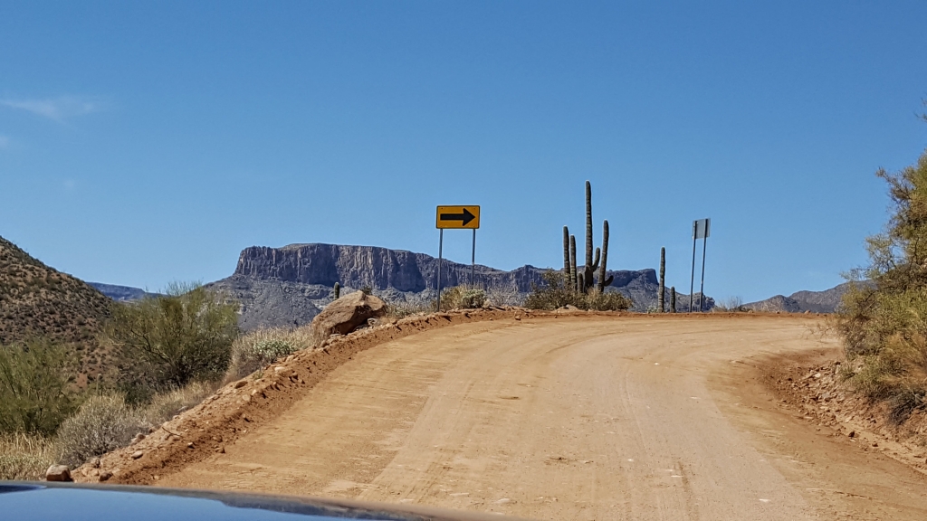 Scenery along the Apache Trail route